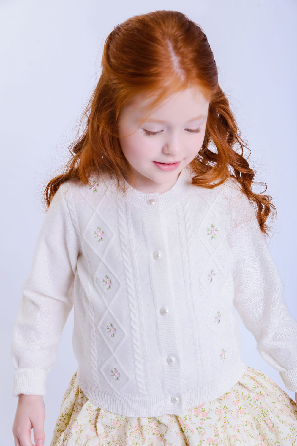 картинка Кардиган 47251Am-725 (молочный+розовая вышивка) от магазина Маленькая Леди