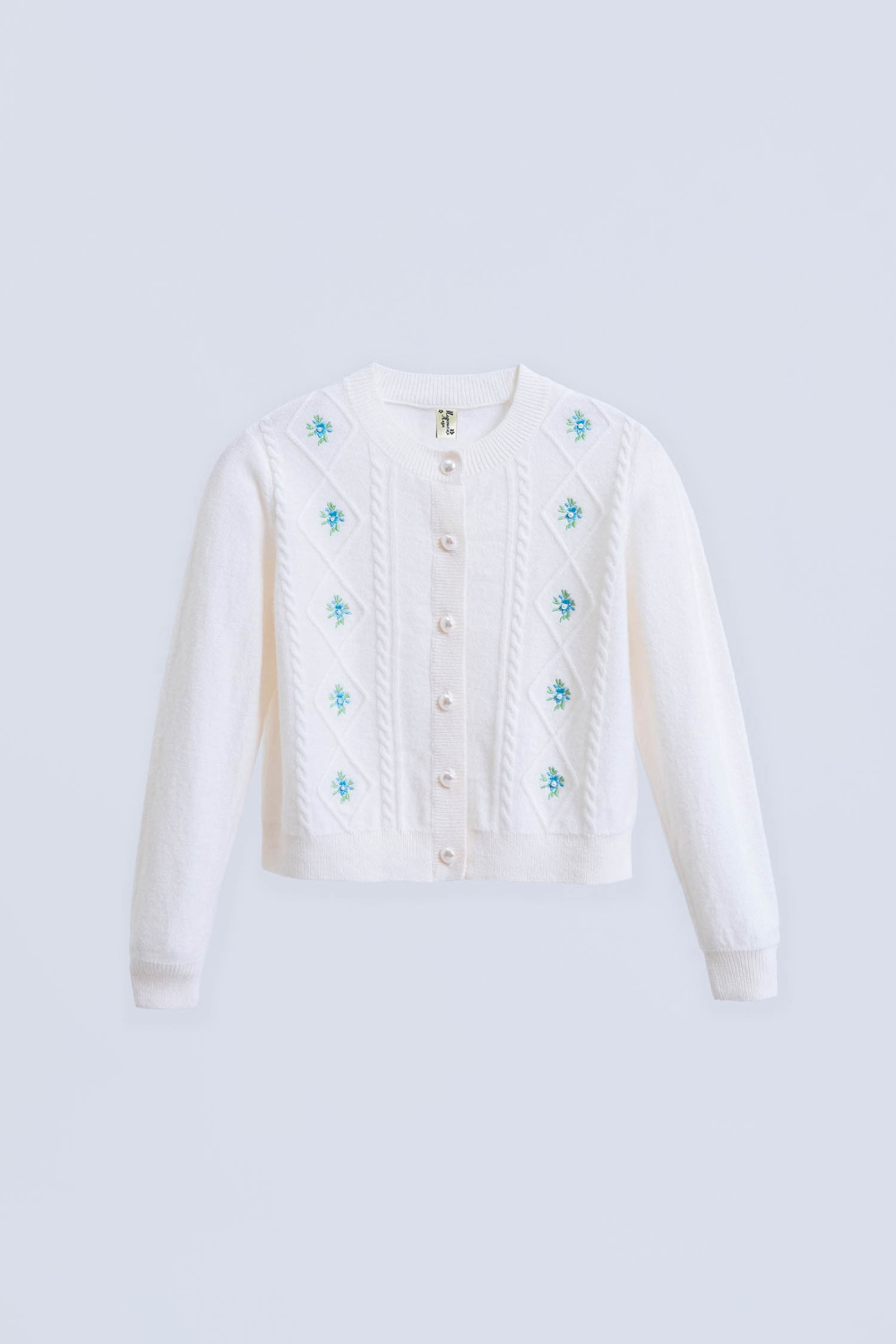 картинка Кардиган 47251Am-725 (молочный+голубая вышивка) от магазина Маленькая Леди