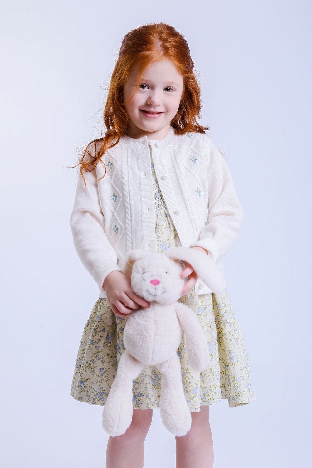 картинка Кардиган 47251Am-725 (молочный+голубая вышивка) от магазина Маленькая Леди